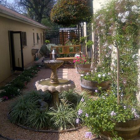 A Hundred Thousand Welcomes B&B Sandton Bagian luar foto