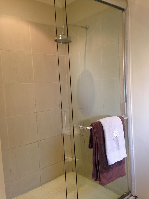 A Hundred Thousand Welcomes B&B Sandton Ruang foto