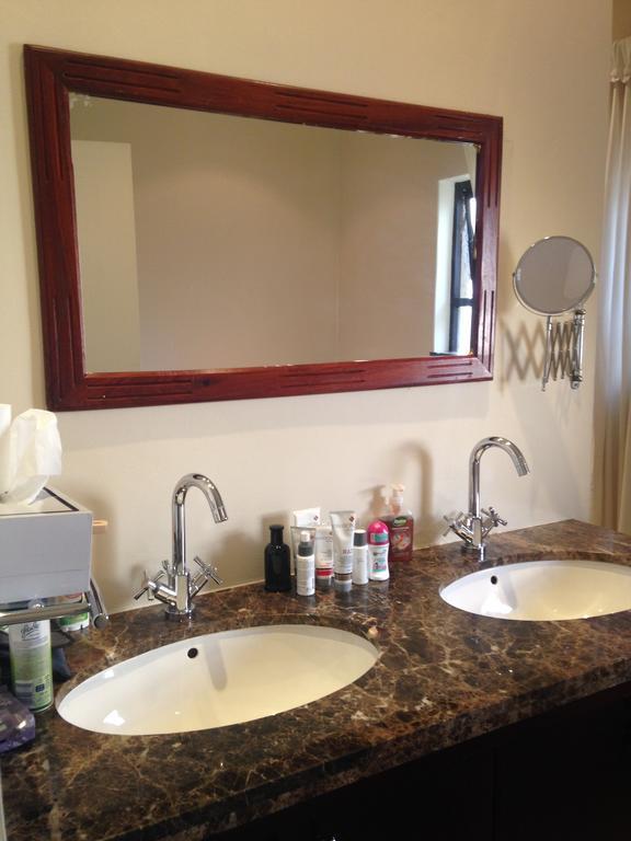 A Hundred Thousand Welcomes B&B Sandton Ruang foto