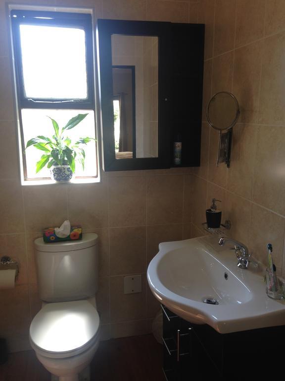 A Hundred Thousand Welcomes B&B Sandton Bagian luar foto