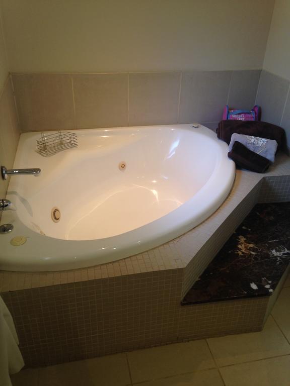 A Hundred Thousand Welcomes B&B Sandton Ruang foto