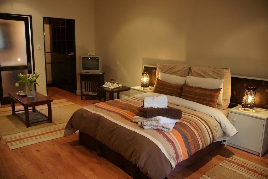 A Hundred Thousand Welcomes B&B Sandton Bagian luar foto